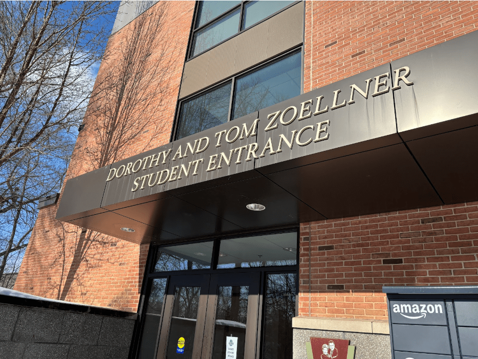 Solo Weightlifters Struggle to Share&nbsp;Space